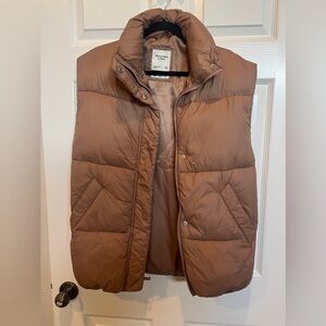 Abercrombie and Fitch puffer vest size xs
